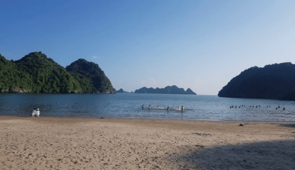 Bãi Tắm Tùng Thu Cát Bà: Có gì khác biệt so với Cát Cò?