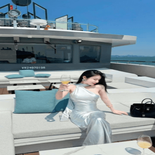 Tour Vịnh Hạ Long 1 Ngày Trên Du Thuyền Saquila - Thăm Hang Sửng Sốt