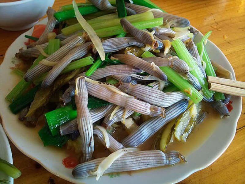 an-gi-o-ha-long-top-15-dac-san-ngon-quen-loi-ve.jpg