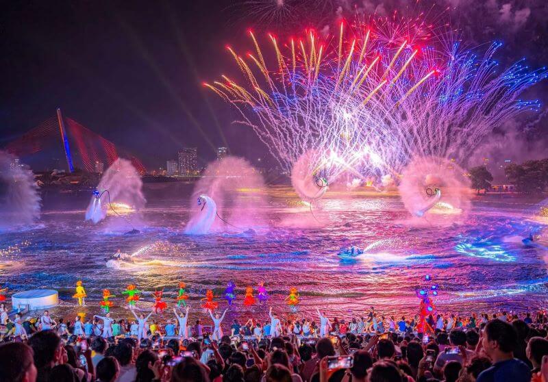dat-ve-show-jetski-cat-ba-ban-giao-huong-dao-xanh.jpg