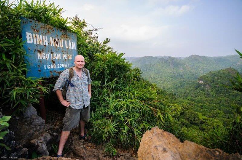 dinh-ngu-lam-hanh-trinh-trekking-chinh-phuc-noc-nha-cat-ba.jpg