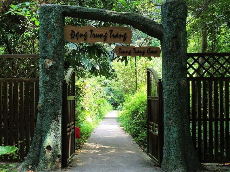 dong-trung-trang-me-cung-da-voi-ky-bi-giua-long-dao-cat-ba.jpg