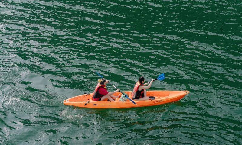 cheo-kayak-vinh-lan-ha-cat-ba.jpg