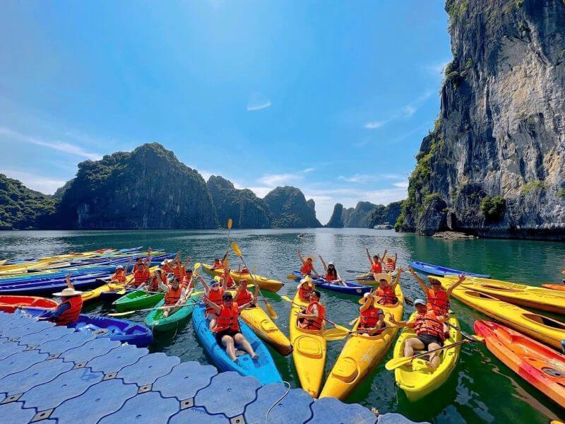 ve-tham-quan-vinh-lan-ha.jpg