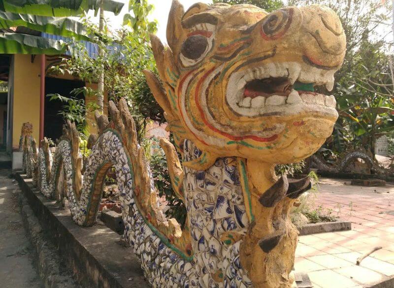 den-mau-ba-xa-hien-hao-cat-ba.jpg