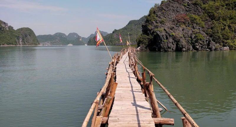 den-thien-quoc-mau-ha-xa-gia-luan-cat-ba.jpg