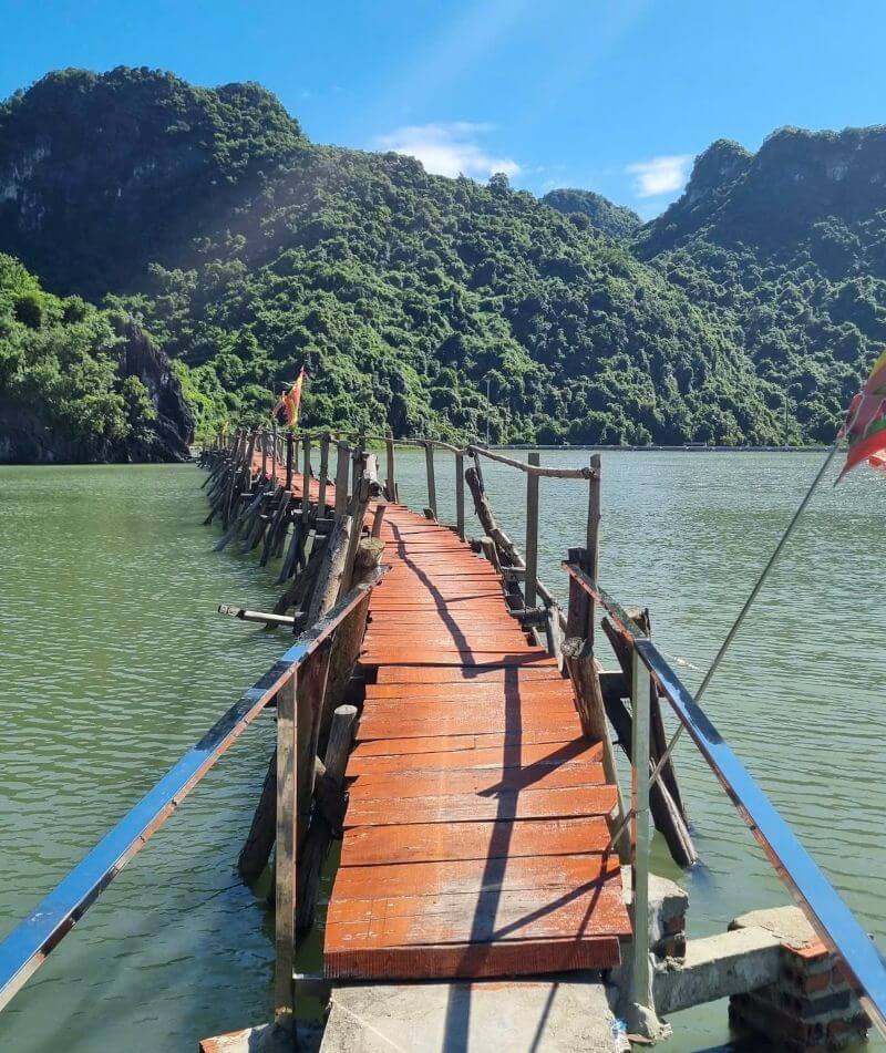 den-thien-quoc-mau-ha-xa-gia-luan-cat-ba.jpg