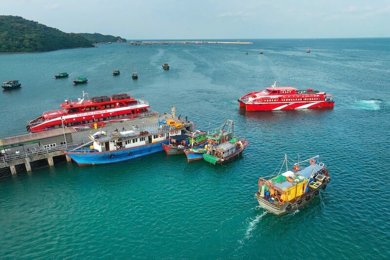 T&agrave;u cao tốc Ao Ti&ecirc;n - C&ocirc; T&ocirc;