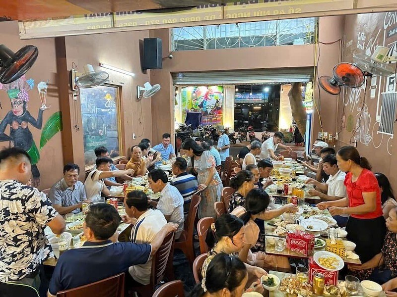 Quán cơm bình dân Cát Bà 10