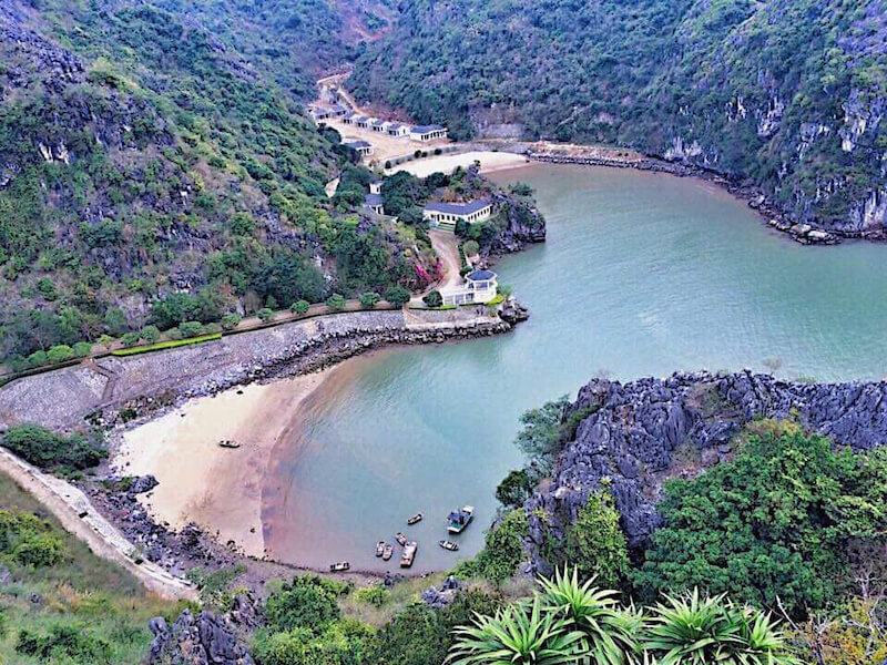 Bãi tắm Chút Chít Cát Bà