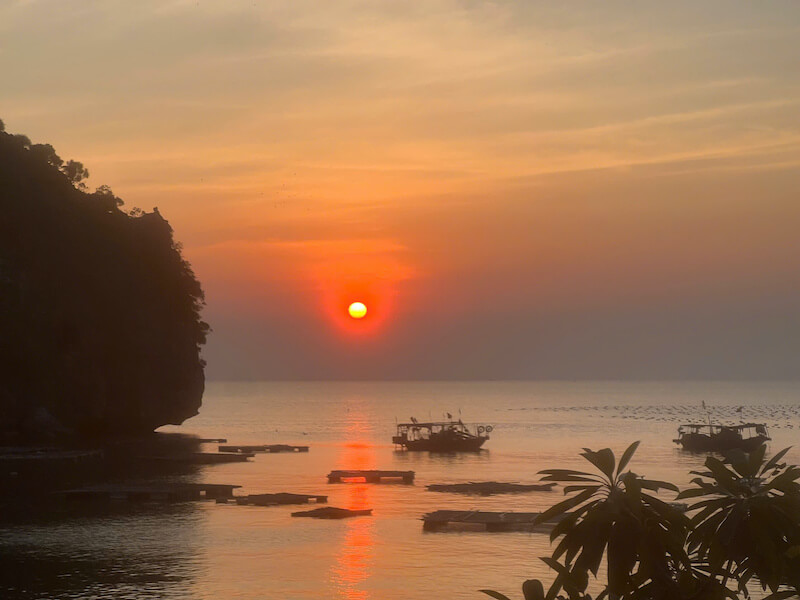 Bãi tắm Chút Chít Cát Bà 3