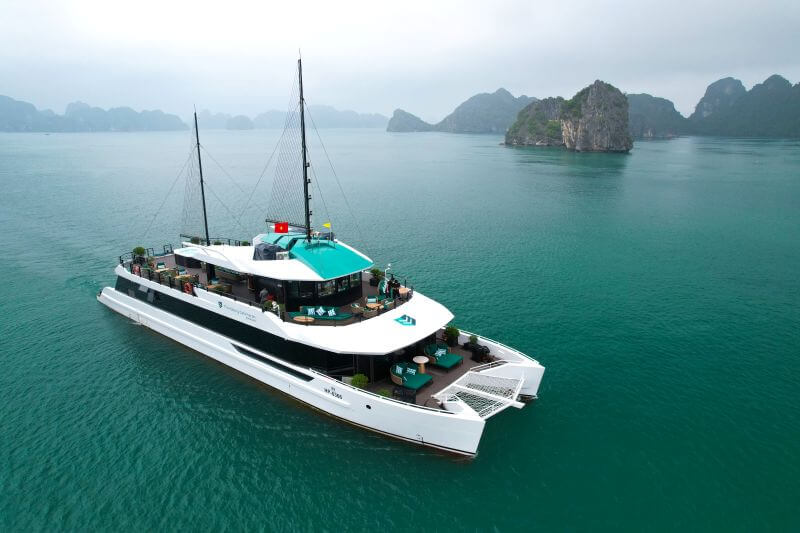 du-thuyen-ha-long-catamaran-premium-5-sao-kham-pha-vinh-lan-ha-1-ngay.jpg