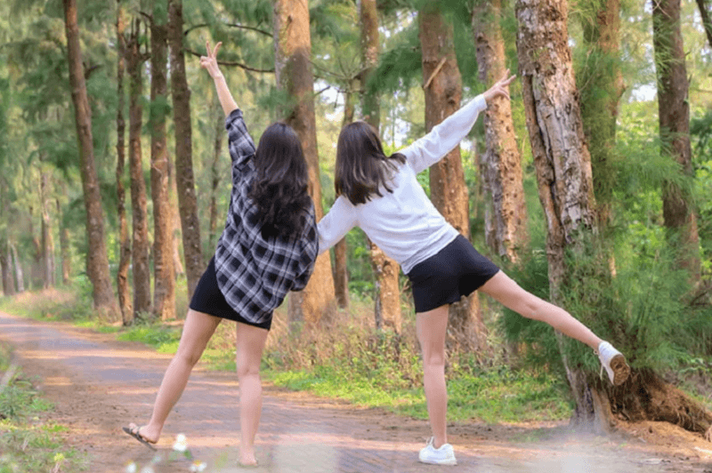 con-duong-tinh-yeu-co-to-loi-nho-tho-mong-giua-bien-xanh.jpg
