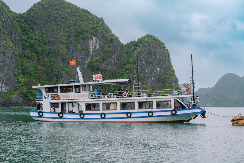 du-thuyen-3-sao-cat-ba-kham-pha-vinh-lan-ha.jpg