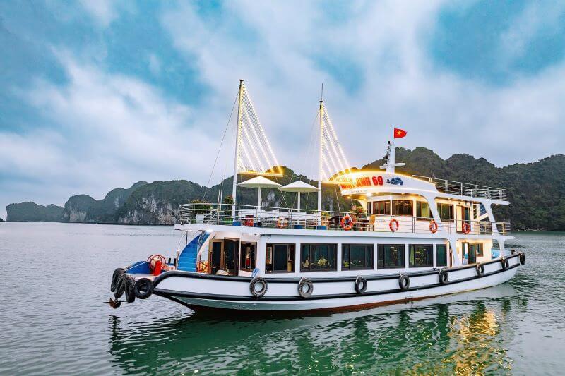 top-du-thuyen-cat-ba-4-sao.jpg