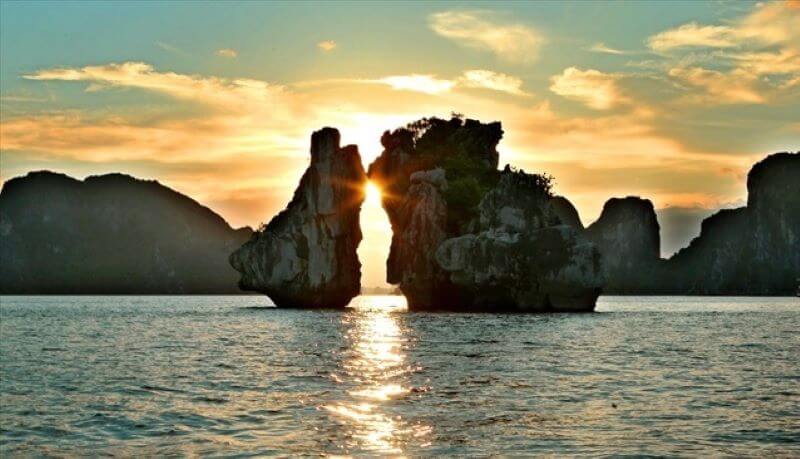 hon-trong-mai-ha-long-bieu-tuong-tinh-yeu-giua-long-di-san.jpg