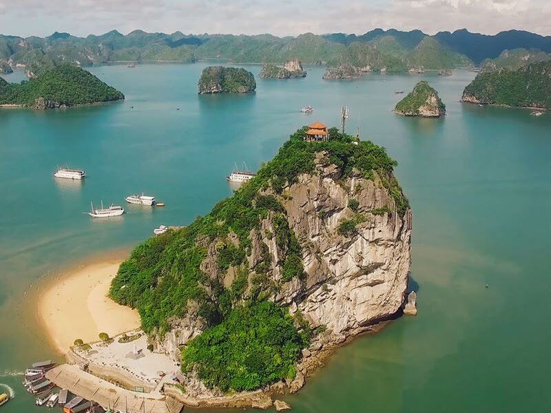 hon-trong-mai-ha-long-bieu-tuong-tinh-yeu-giua-long-di-san.jpg