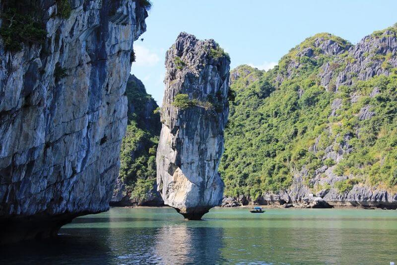 hon-but-vinh-lan-ha.jpg