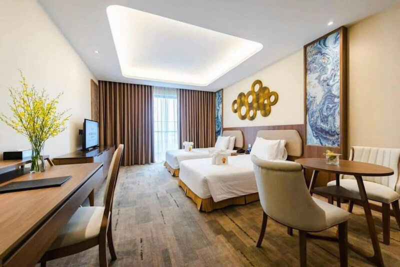 Check in khách sạn Hạ Long