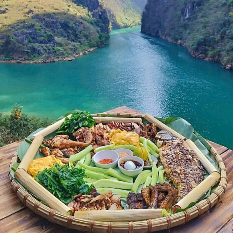Bữa trưa tại sông Nho Quế