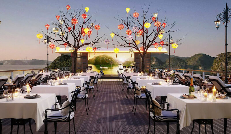 Ăn tối trên du thuyền ngủ đêm Hạ Long