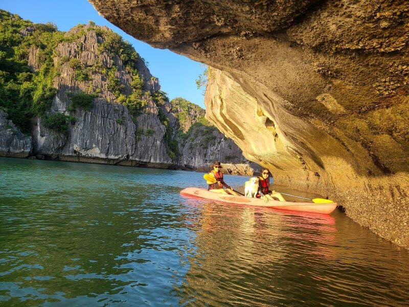 hang-sang-toi-ky-quan-an-giua-vinh-cheo-kayak-cuc-da.jpg