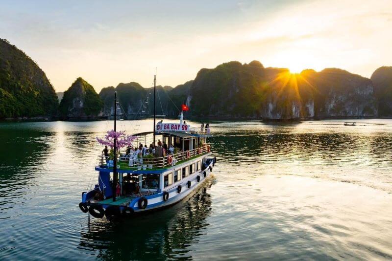 ngam-hoang-hon-vinh-lan-ha-nua-ngay.jpg