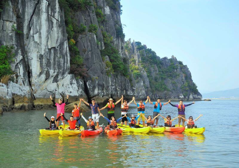 lang-chai-vung-vieng-kham-pha-nhip-song-ngu-dan-tren-vinh-ha-long.jpg