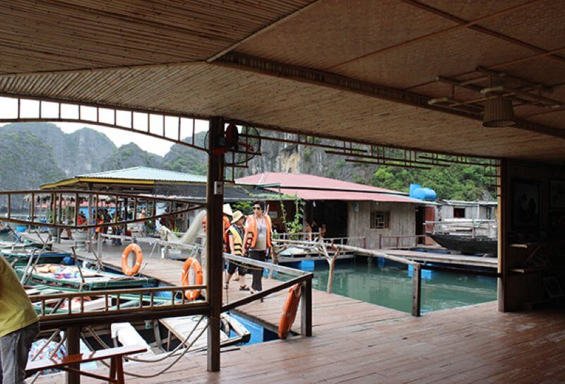 lang-chai-vung-vieng-kham-pha-nhip-song-ngu-dan-tren-vinh-ha-long.jpg