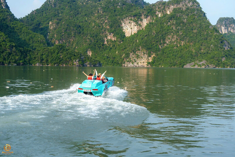 Trải nghiệm mô tô nước vịnh Lan Hạ