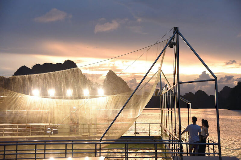 Hoàng hôn vịnh Lan Hạ