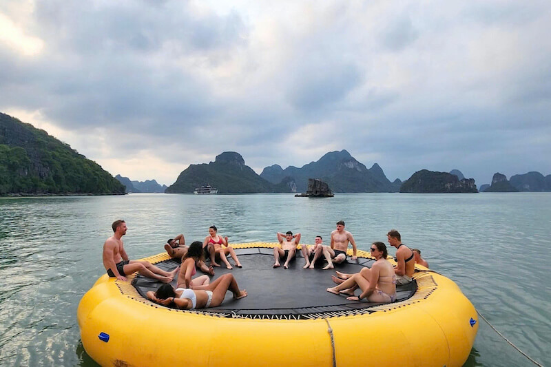 Du thuyền Oasis Bay Party cruise  10