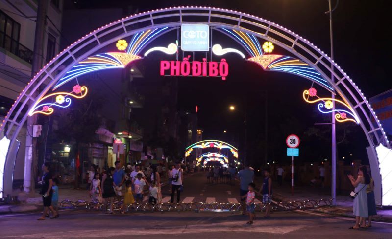 pho-di-bo-co-to-co-gi-review-chi-tiet-diem-den-soi-dong-ve-dem.jpg