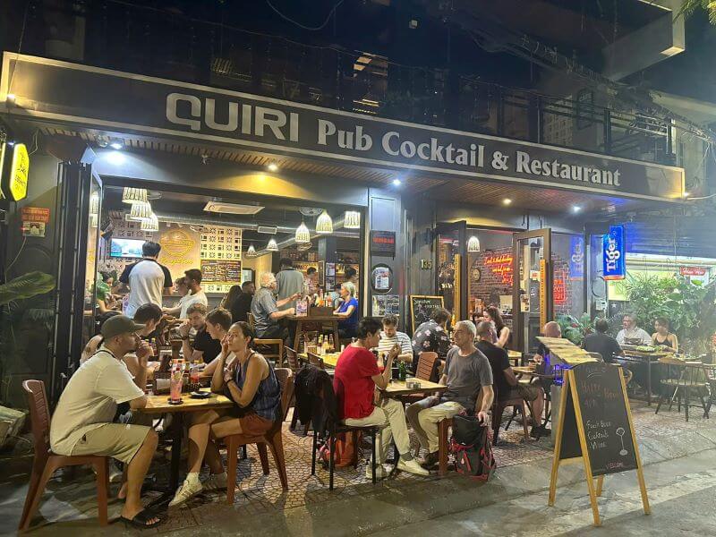 quan-bar-cat-ba.jpg