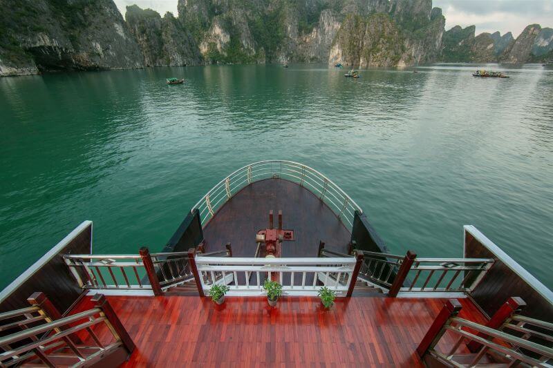 du-thuyen-ruby-4-sao-ha-long-trai-nghiem-van-hoa-doc-dao.jpg