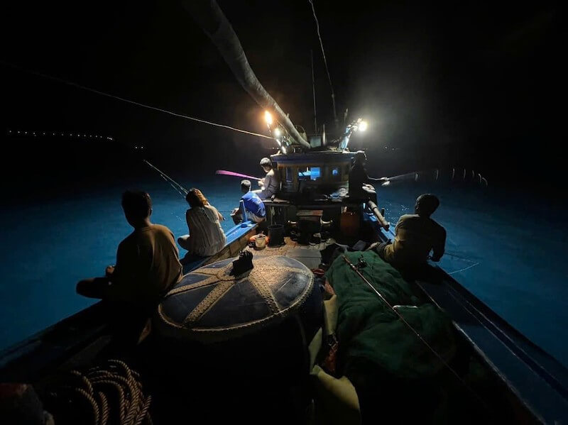 Tour cau mực vịnh Lan Hạ 10