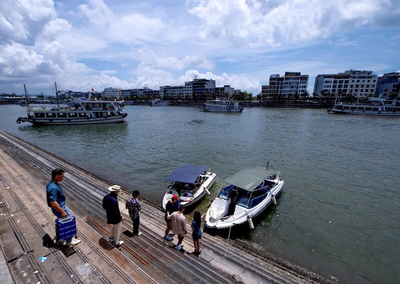Cano đón đi tour Câu Mực