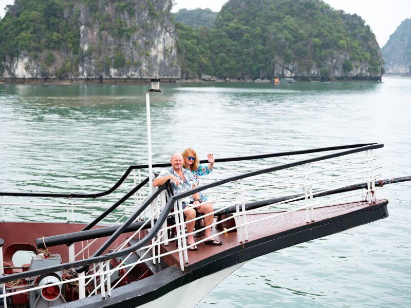 du-thuyen-serenity-premium-4-sao-tron-ngay-thu-gian-va-kham-pha-vinh-lan-ha.jpg