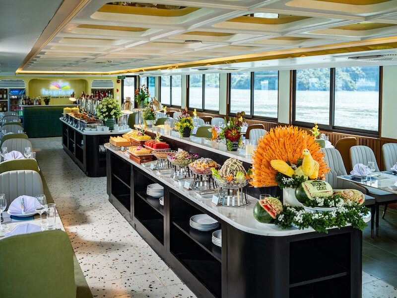 Bữa trưa buffet du thuyền