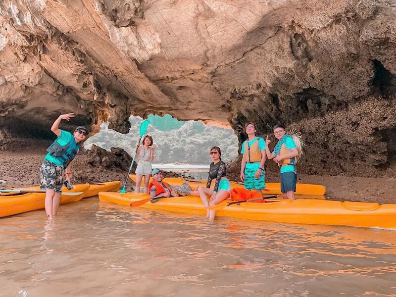 Ch&egrave;o kayak vịnh Lan Hạ