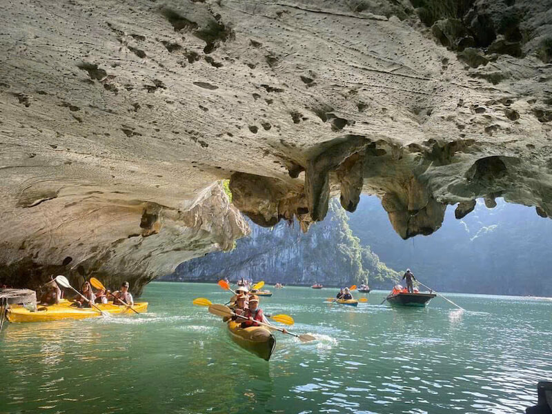 Hang S&aacute;ng Tối