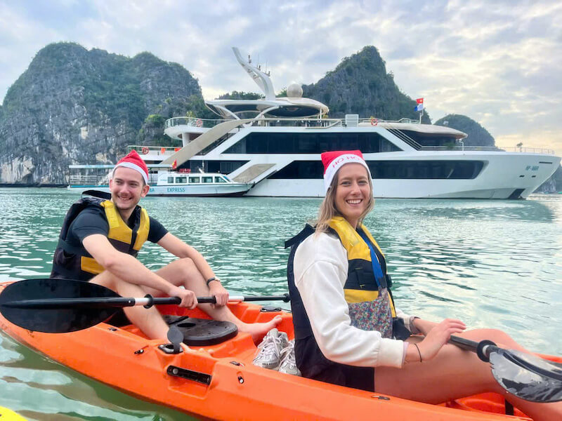 Ch&egrave;o kayk b&atilde;i tắm Vạn Bội