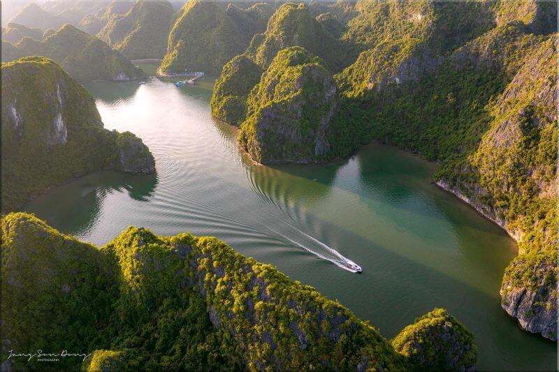 tour-du-thuyen-6-sao-tham-vinh-lan-ha-1-ngay-khoi-hanh-tu-cat-ba.jpg
