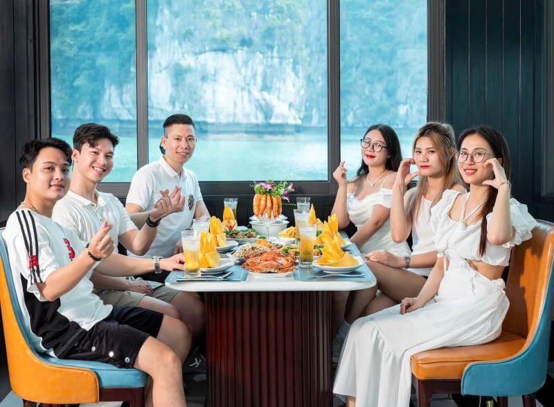 tour-du-thuyen-6-sao-tham-vinh-lan-ha-1-ngay-khoi-hanh-tu-cat-ba.jpg