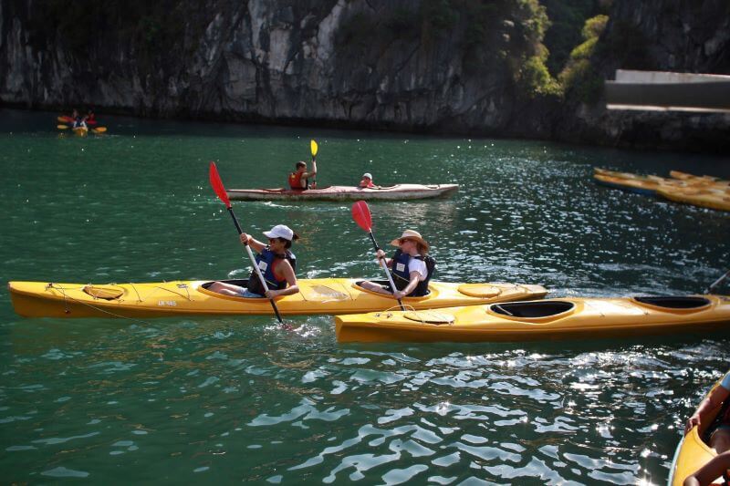tour-du-thuyen-6-sao-tham-vinh-lan-ha-1-ngay-khoi-hanh-tu-cat-ba.jpg