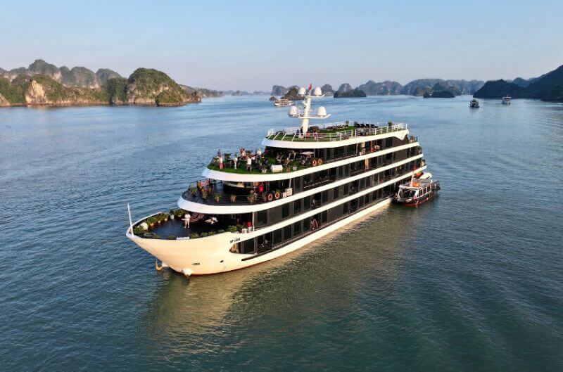 venus-cruise-5-sao-du-thuyen-nghi-duong-cao-cap-vinh-lan-ha.jpg