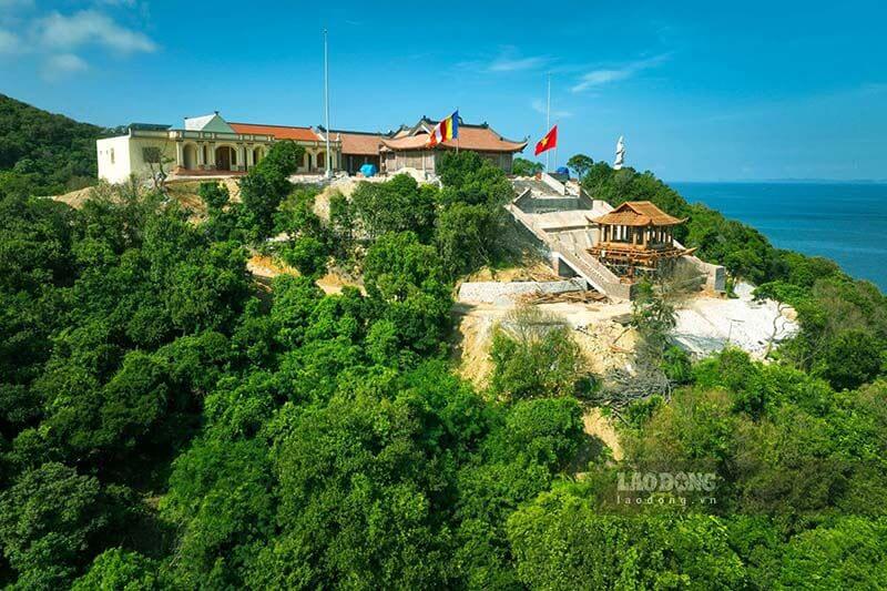 chua-truc-lam-co-to-bieu-tuong-tam-linh-giua-dao-ngoc.jpg