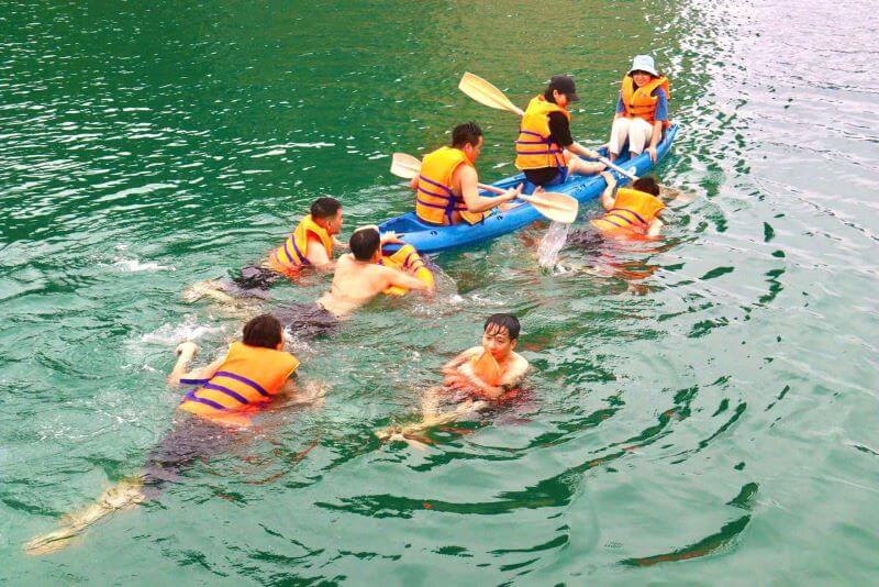 du-lich-vinh-lan-ha-1-ngay-tam-bien-cheo-kayak-tiec-hoang-hon.jpg