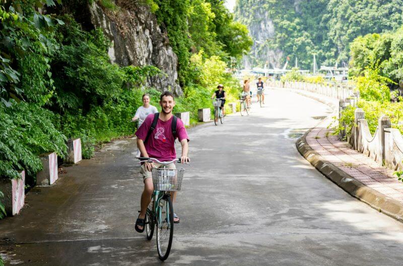 du-lich-vinh-lan-ha-1-ngay-tam-bien-cheo-kayak-tiec-hoang-hon.jpg