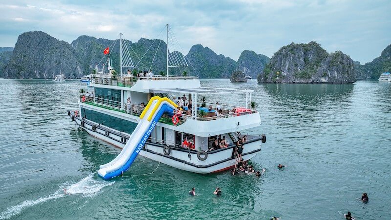 Du thuyền 4 sao vịnh Lan Hạ trong ng&agrave;y